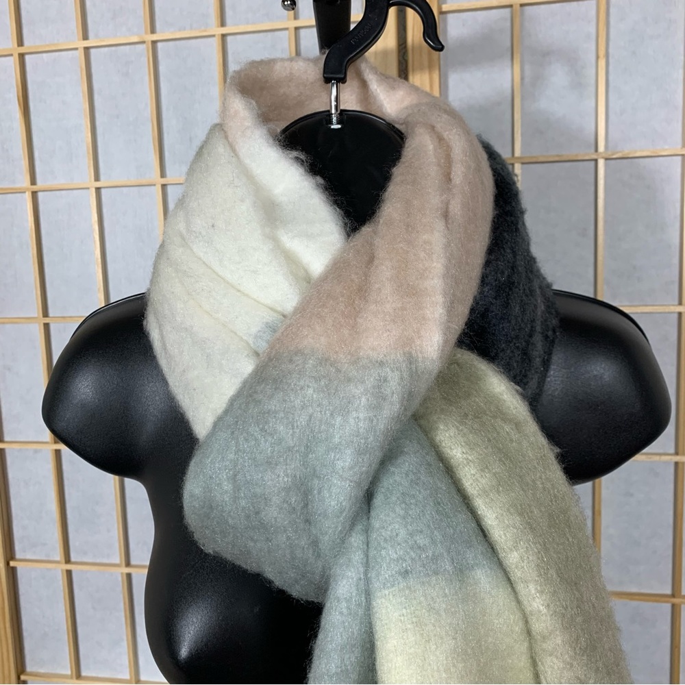 Gap -- Multicolor Gradient Scarf - image 8